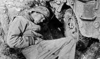 1944_soldato-americano-caduto_robert-capa